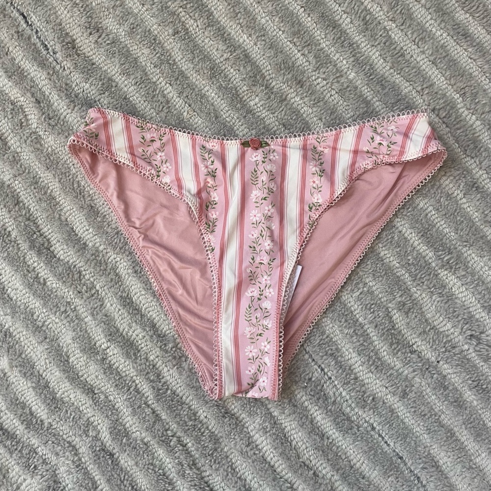 *NWT* WeWoreWhat Rosette swim bottoms